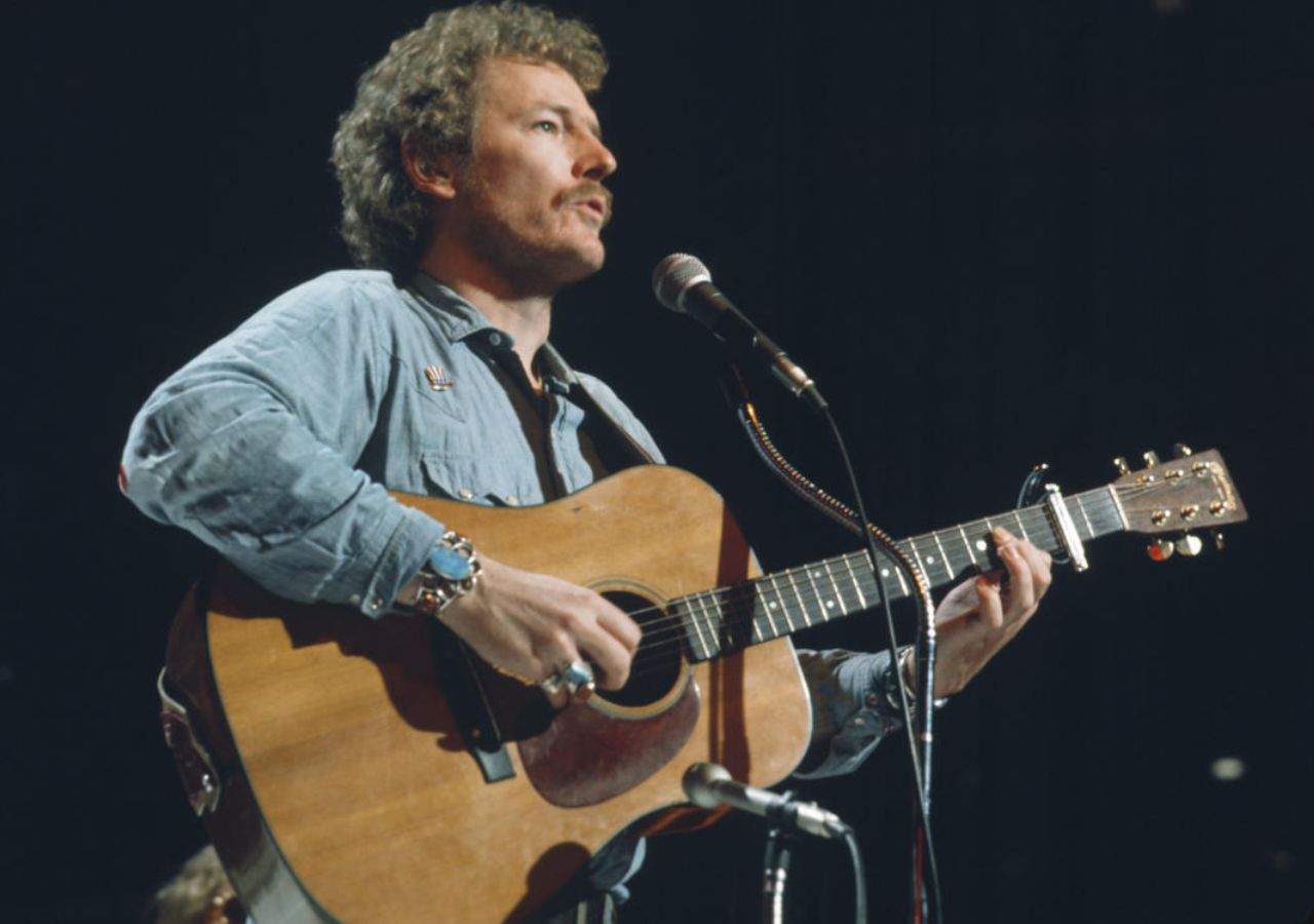 Gordon Lightfoot – “The Wreck Of The Edmund Fitzgerald” – Chicago – 1979